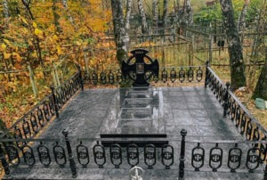 Мемориал с крестом