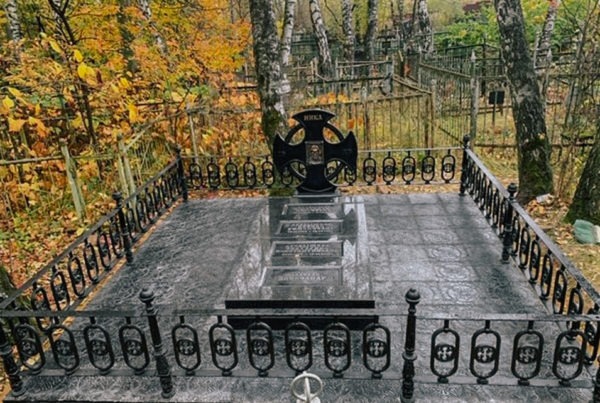 Мемориал с крестом фото 3