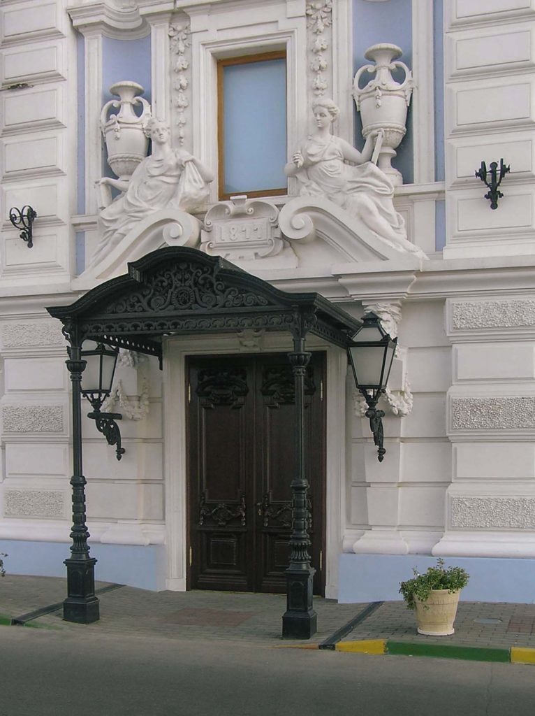 Чугунный козырёк в усадьбе С.М. Рукавишникова, г.Нижний Новгород - фото 1