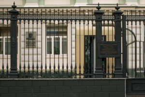 Ограждение. Главная военная прокуратура РФ. Москва.