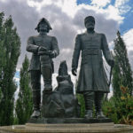 Скульптура А.Углицкому и П.Рычкову.