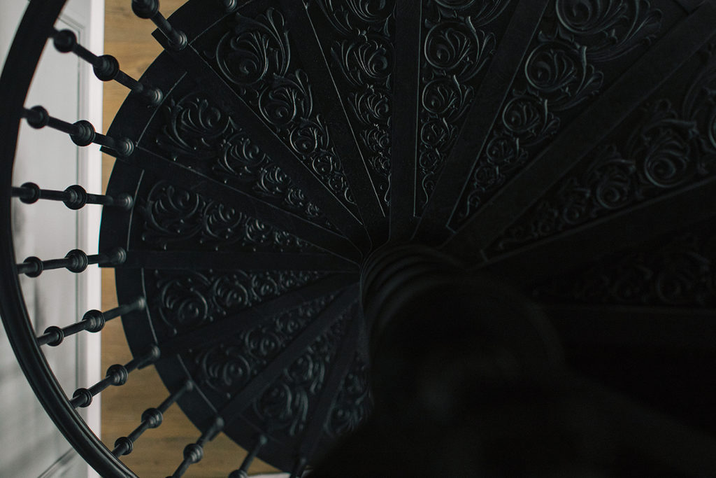 Винтовая лестница Готика (Москва, ЖК Лица) - фото 13